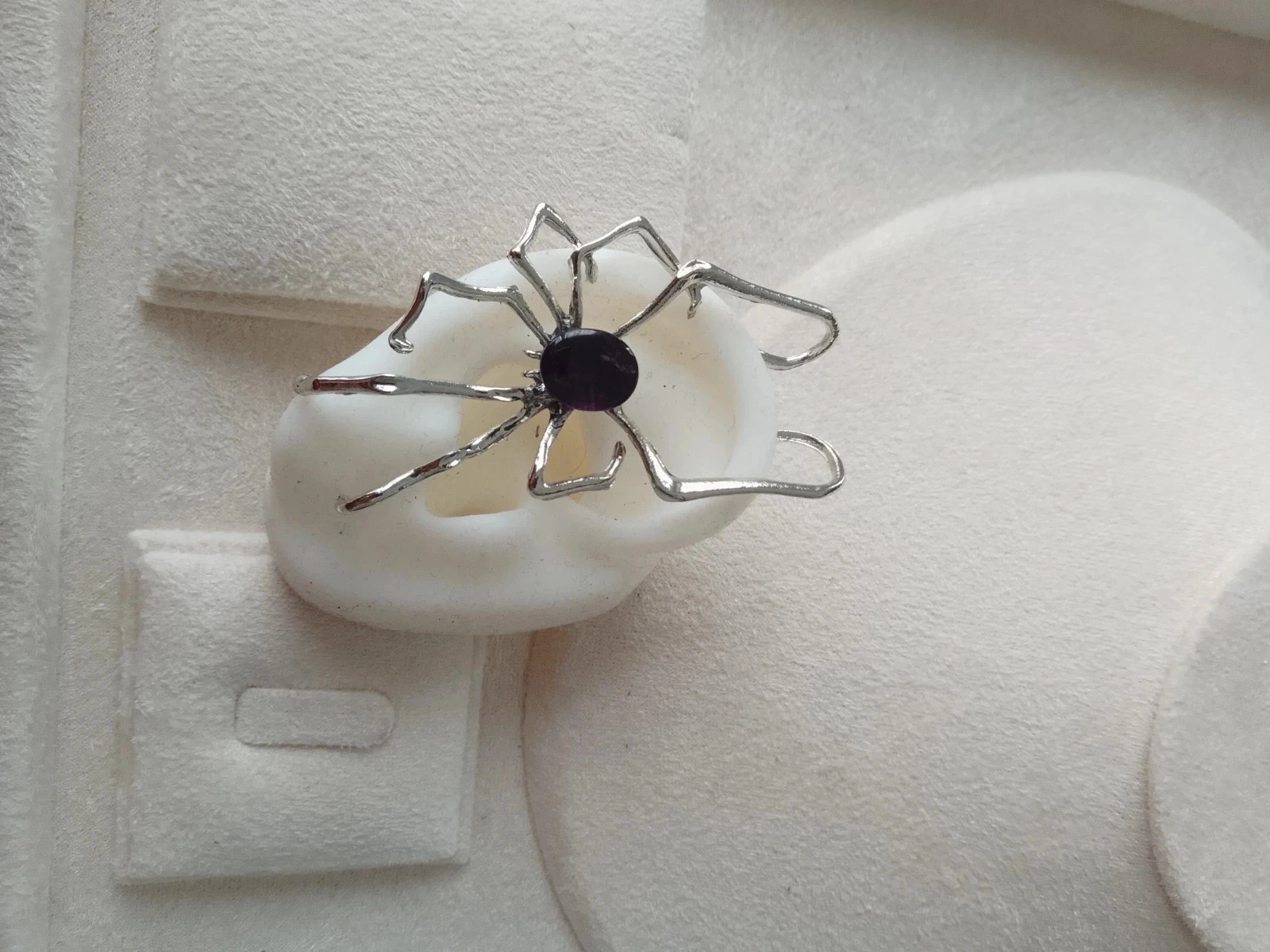 Brinco de aranha prateado com pedra ametista – photo 2
